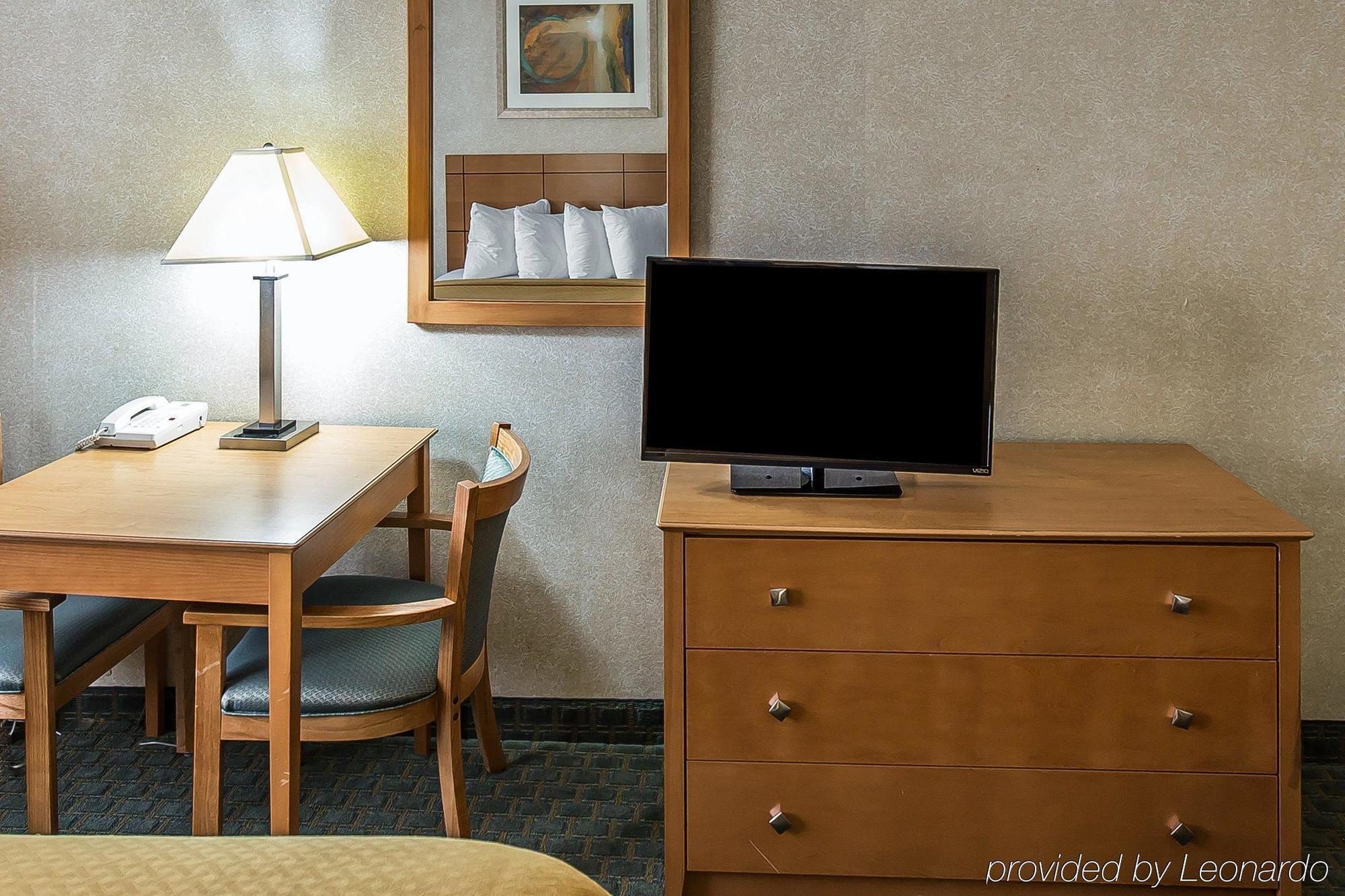 Quality Inn At Collins Road - Cedar Rapids Esterno foto